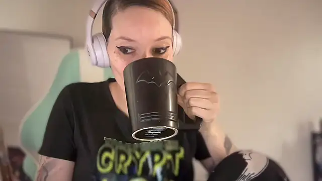 Snapshot of FRRANNKIE chatting on February 10, 2026, 8:02 pm FRRANNKIE online show from February 10, 2026, 8:02 pm