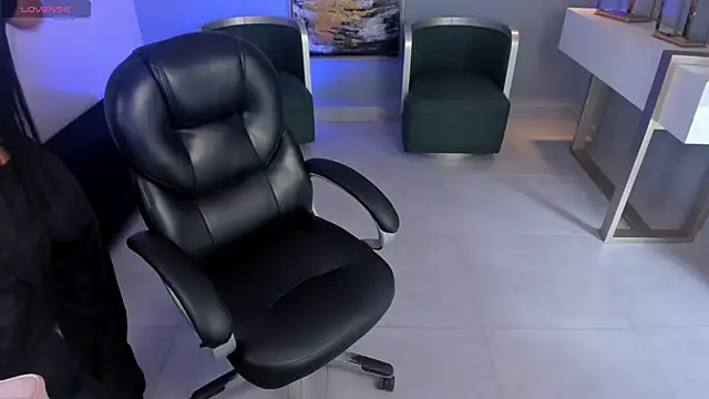 MileyCruz  online show from September 15, 2025, 7:36 pm