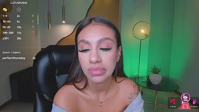 DannaCruz online show from February 8, 2025, 4:47 pm