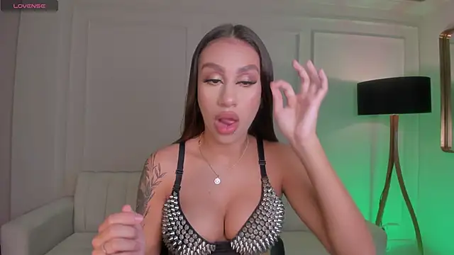 DannaCruz online show from March 3, 2025, 6:44 pm