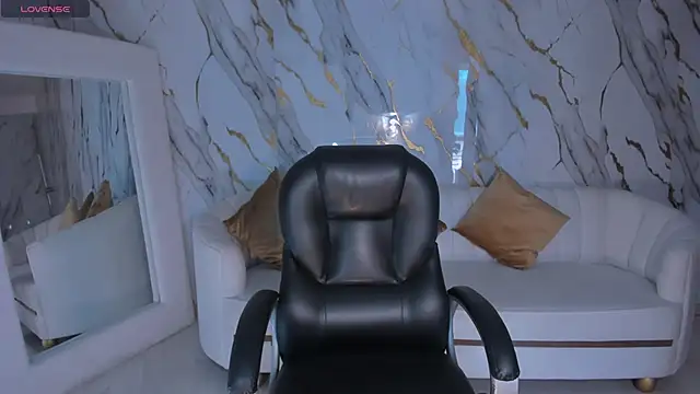 DannaCruz online show from October 2, 2025, 7:21 pm