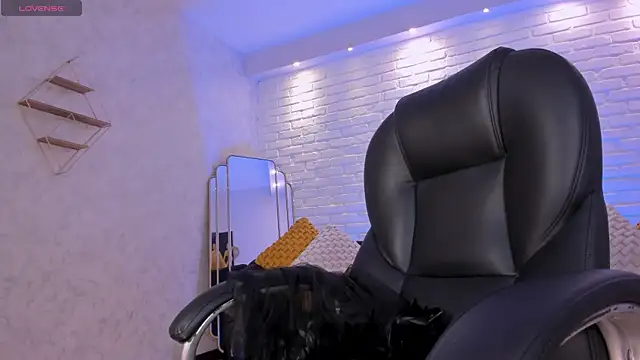 BiancaPierce online show from October 31, 2025, 12:17 pm