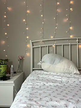 Natur4lBeautyb33 online show from January 17, 2025, 9:17 pm