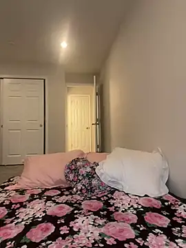 Snapshot of DominiqueX0 chatting on February 21, 2025, 4:37 pm DominiqueX0 online show from February 21, 2025, 4:37 pm