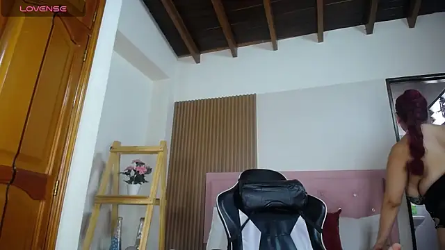 victoria  milf  online show from February 11, 2025, 6:11 pm