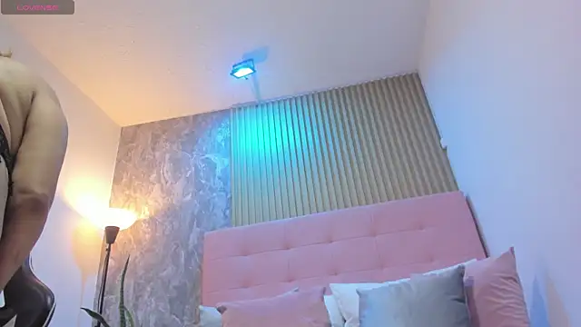 victoria  milf  online show from December 3, 2025, 8:07 pm