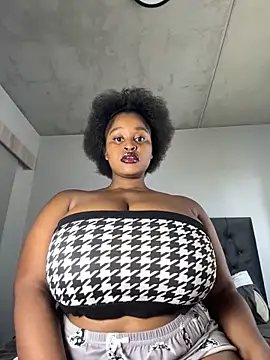 Snapshot of KnockoutBestie chatting on January 5, 2025, 8:43 am KnockoutBestie online show from January 5, 2025, 8:43 am