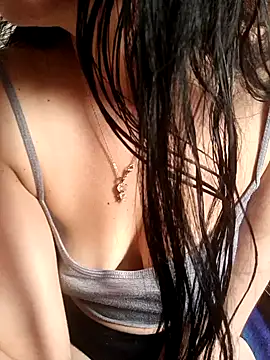 LissaThompsom online show from December 13, 2024, 2:38 pm