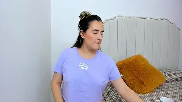 Hanna86 online show from February 11, 2025, 7:48 pm