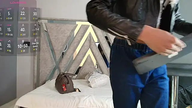 StefanyMiler online show from October 13, 2025, 8:20 pm