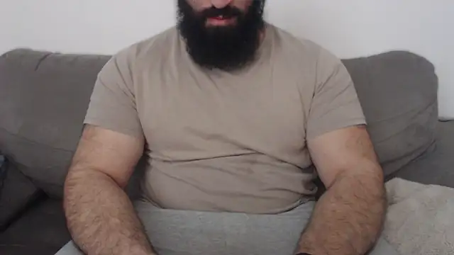 hugemachohandsome online show from April 11, 2026, 9:02 am