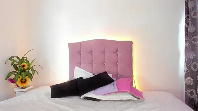 MarieLatex online show from December 19, 2024, 8:34 pm