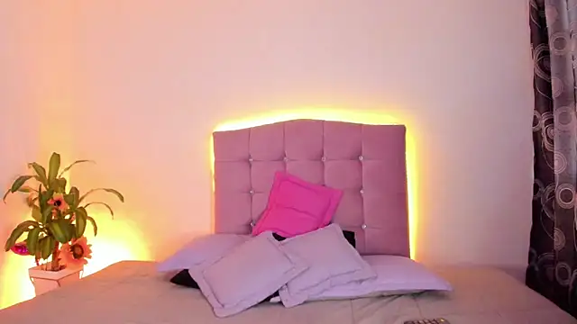 MarieLatex online show from March 20, 2025, 7:46 pm