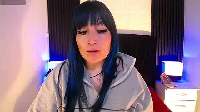 alicia moom online show from December 19, 2025, 7:21 pm