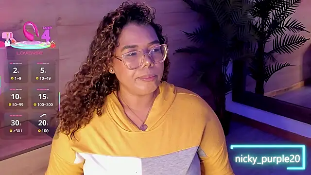  nickypurple  online show from February 13, 2025, 12:11 pm