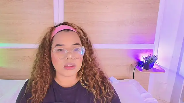  nickypurple  online show from February 23, 2026, 7:00 pm