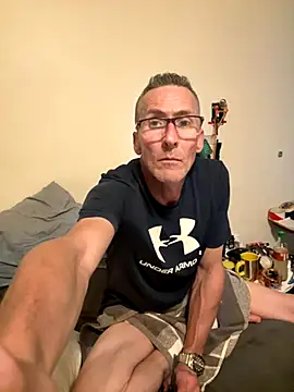 Snapshot of Super42 chatting on October 5, 2025, 9:29 am Super42 online show from October 5, 2025, 9:29 am