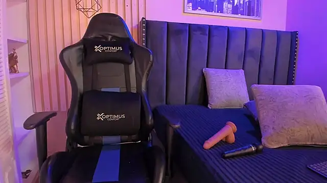 ashlye miller  online show from October 15, 2025, 4:12 am