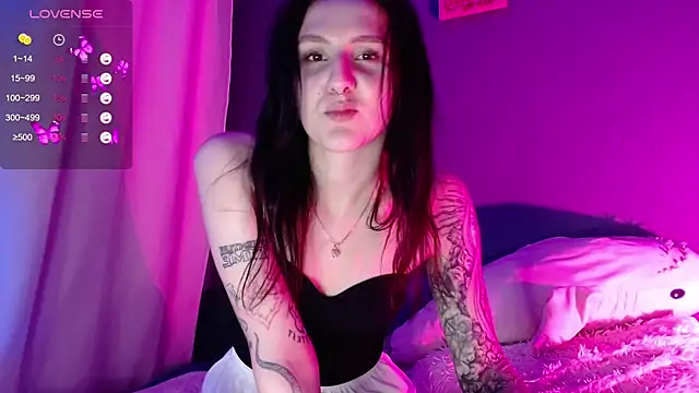 NiaEllis online show from October 10, 2025, 5:56 pm