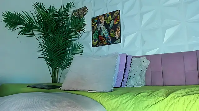 Hellen Sky online show from November 24, 2025, 7:35 pm