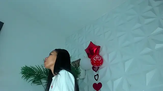 Snapshot of Hellen_Sky chatting on February 16, 2026, 7:10 pm Hellen Sky online show from February 16, 2026, 7:10 pm