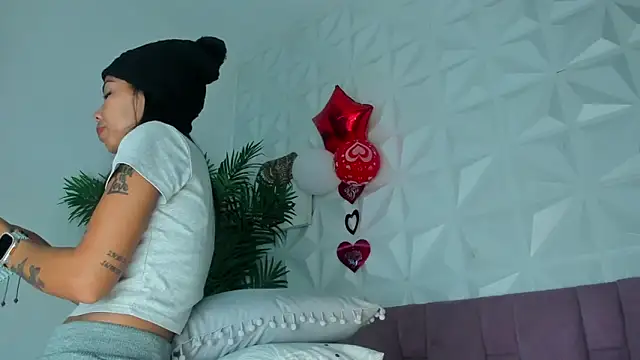 Snapshot of Hellen_Sky chatting on February 17, 2026, 7:09 pm Hellen Sky online show from February 17, 2026, 7:09 pm