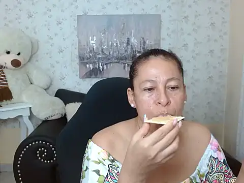 mature martina online show from April 18, 2026, 10:32 pm