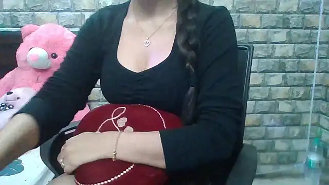 Snapshot of Sexy_iknoor chatting on January 7, 2026, 4:37 am Sexy iknoor online show from January 7, 2026, 4:37 am