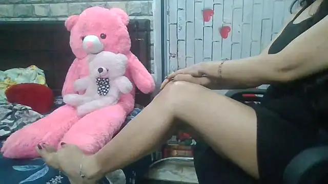 Sexy iknoor online show from April 17, 2026, 3:31 am