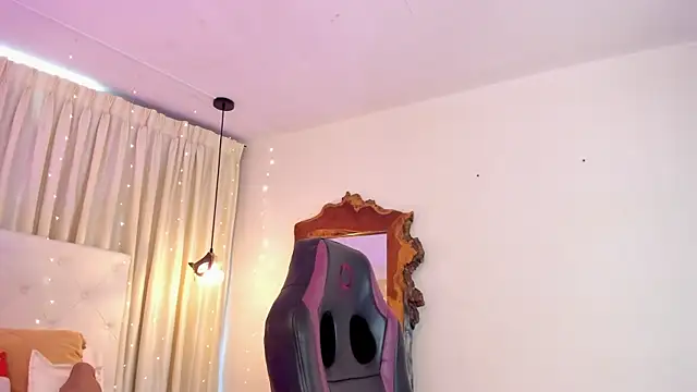 BonnieBad01 online show from December 15, 2025, 4:22 pm