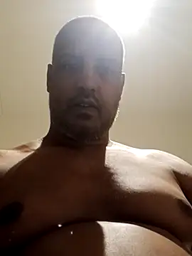 Snapshot of bink1982 chatting on February 15, 2026, 9:55 pm bink1982 online show from February 15, 2026, 9:55 pm