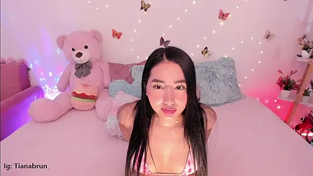 Zara uwu  online show from November 21, 2025, 11:53 am