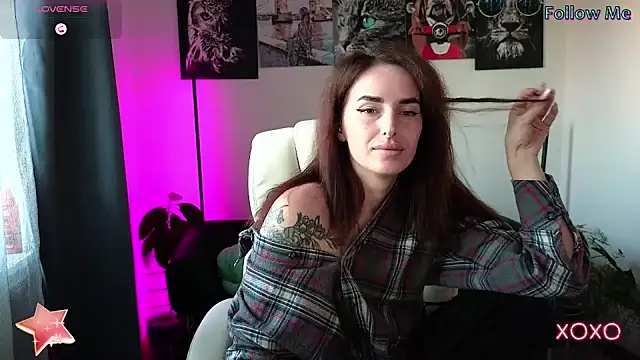 Snapshot of xx_adrihanna_xx chatting on February 12, 2025, 2:10 pm xx adrihanna xx online show from February 12, 2025, 2:10 pm