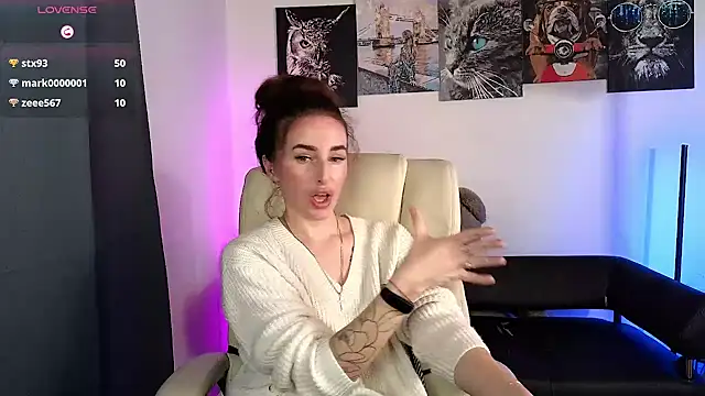 Snapshot of xx_adrihanna_xx chatting on February 19, 2025, 9:03 pm xx adrihanna xx online show from February 19, 2025, 9:03 pm