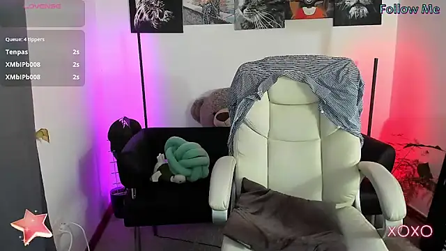 Snapshot of xx_adrihanna_xx chatting on February 28, 2025, 4:42 pm xx adrihanna xx online show from February 28, 2025, 4:42 pm