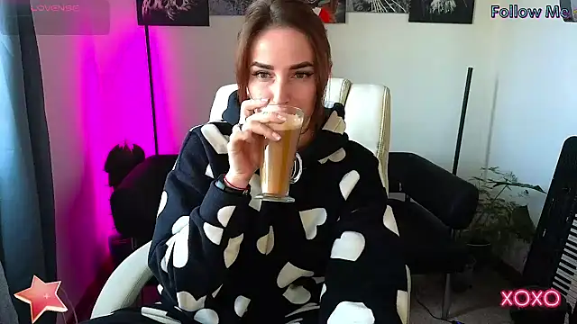 Snapshot of xx_adrihanna_xx chatting on March 7, 2025, 6:24 am xx adrihanna xx online show from March 7, 2025, 6:24 am