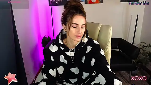 Snapshot of xx_adrihanna_xx chatting on March 11, 2025, 4:40 pm xx adrihanna xx online show from March 11, 2025, 4:40 pm