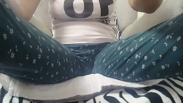 Snapshot of Web_Lady chatting on March 21, 2025, 7:02 pm Web Lady online show from March 21, 2025, 7:02 pm