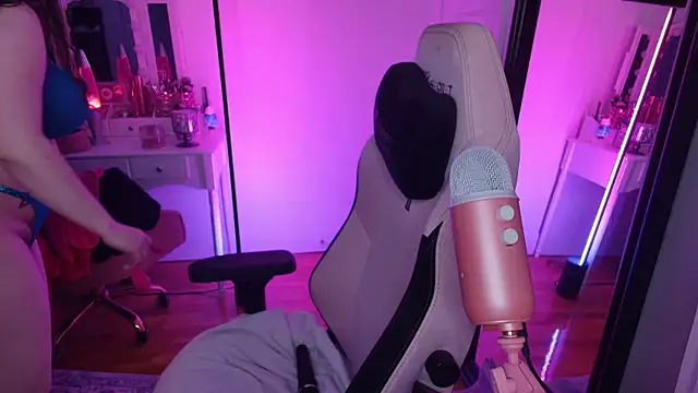 rachelbrooksxx online show from January 18, 2026, 8:23 pm