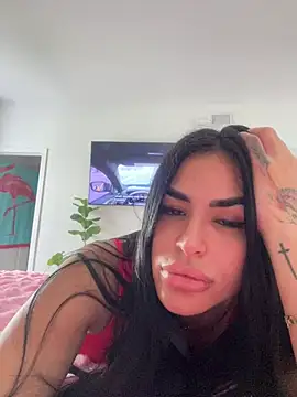 Snapshot of Karoltriguena chatting on March 8, 2026, 6:55 pm Karoltriguena online show from March 8, 2026, 6:55 pm