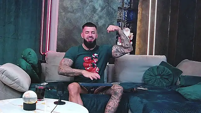 masterkingofmusclee online show from December 24, 2024, 7:22 pm