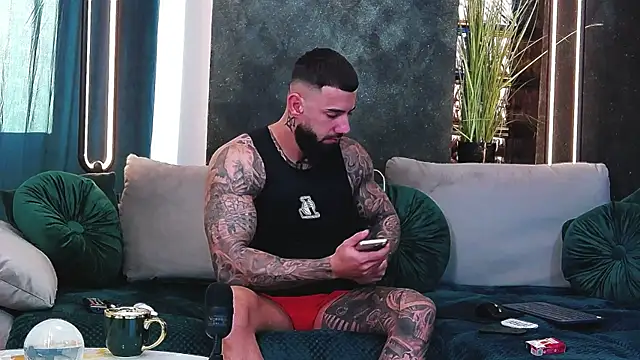 masterkingofmusclee online show from January 28, 2025, 6:27 am