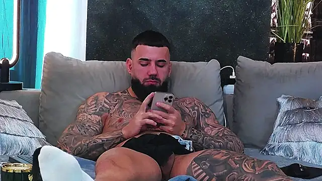 masterkingofmusclee online show from February 13, 2025, 10:02 am