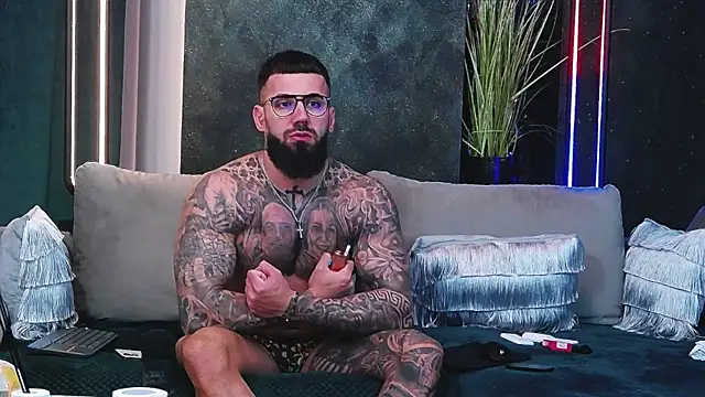 masterkingofmusclee online show from March 7, 2025, 9:17 pm