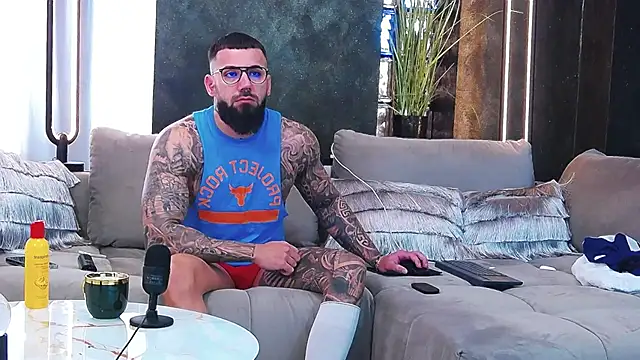 masterkingofmusclee online show from March 20, 2025, 7:47 am