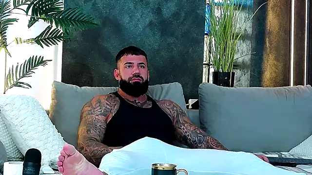 masterkingofmusclee online show from September 12, 2025, 9:09 am