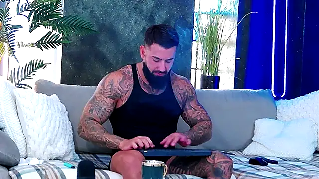 masterkingofmusclee online show from September 24, 2025, 7:12 am