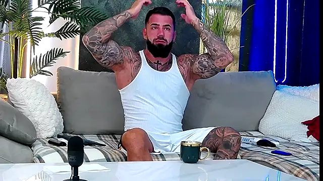 masterkingofmusclee online show from October 1, 2025, 6:41 am