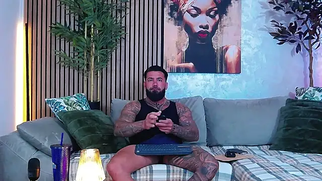 masterkingofmusclee online show from May 4, 2026, 7:59 am