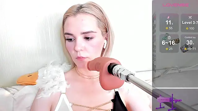 Kaya Devis online show from March 9, 2025, 8:29 am